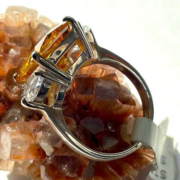 Bold Golden Yellow CZ 925 Sterling Silver Size 9 Large Cocktail Ring - Picture 3 of 8